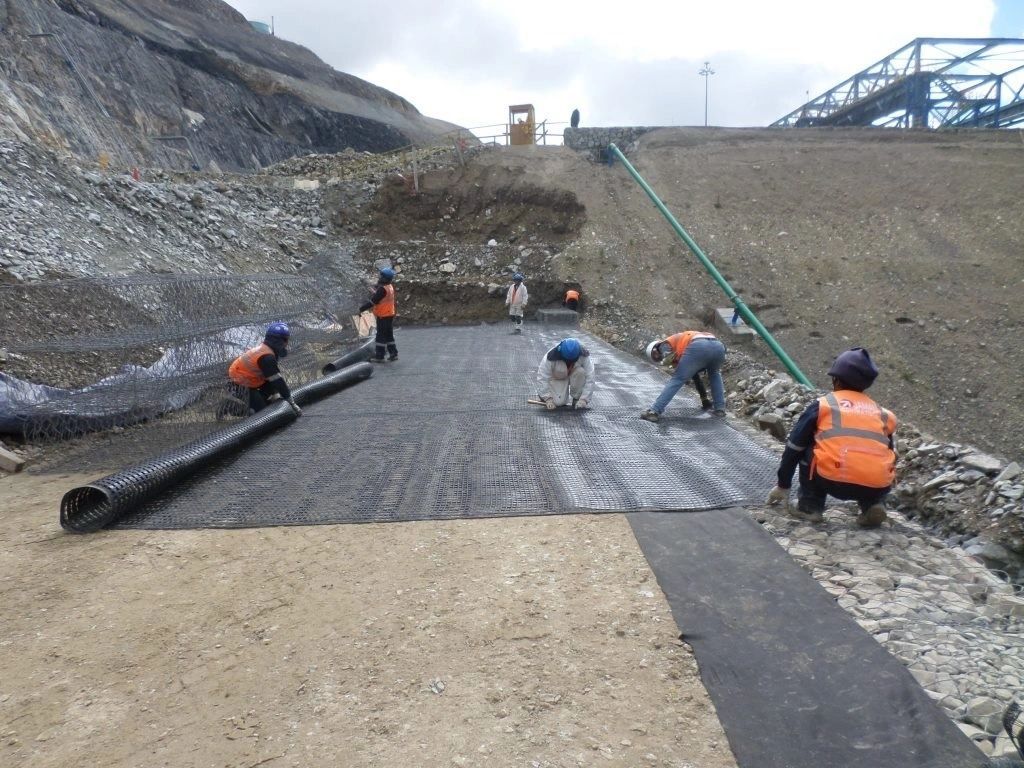 Supervisión de instalación de geosintéticos